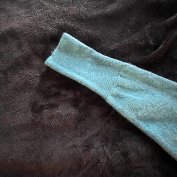Tahari 100% Cashmere Turquoise Sweater Size L — Luxe & Cozy! - Picture 10 of 15